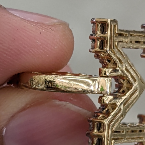 Real Diamond 10kt gold initial M pendant - Picture 4 of 8